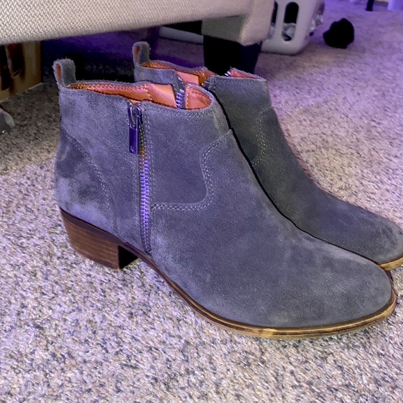 Name brand Barley worn, in perfect condition. They need a good home! - Picture 1 of 3